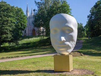 Скульптура «Вечность» открылась к юбилею Пушкина в Петергофе