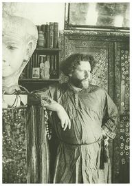 Волошин в своей мастерской в Коктебеле в 1911 году