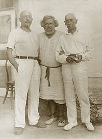 Викентий Вересаев (слева), поэт и художник Максимилиан Волошин (в центре) и художник-пейзажист Константин Богаевский (Крым, Коктебель, 1927 г.)